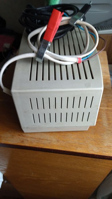 КЕДР АВТО 12В Зарядное-десульфатирующее автоматическое устройство.