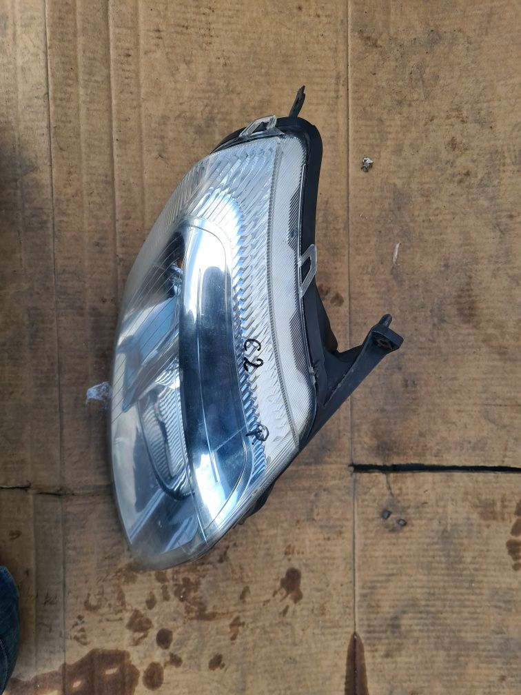 Lampa Reflektor prawy Citroen C2