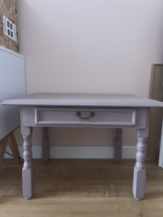 Stoliczek drewniany do dziecięcego pokoju