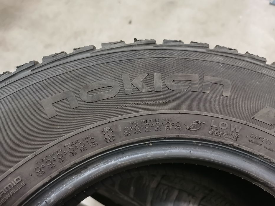 Opony zimowe nokian 215/70R15C
