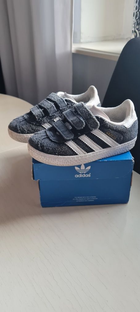 Buty Adidas Gazelle roz.24