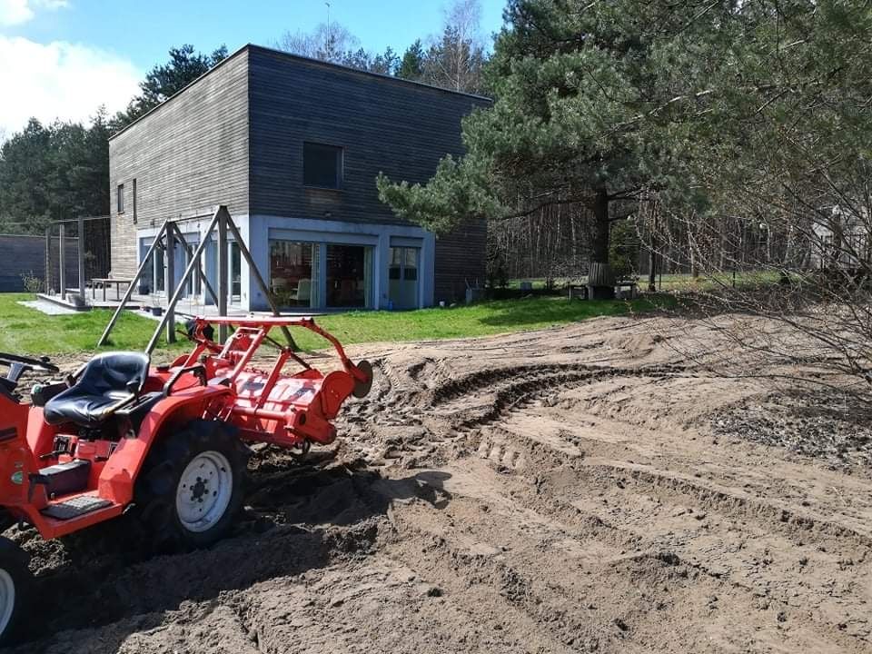 Koszenie trawy Glebogryzarka separacyjna Wycinka drzew rębak do gałęzi