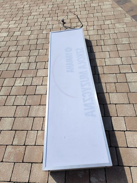 Plafon, reklama, baner świetlny LED