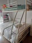 Beliche com cama de casal e solteiro Ikea