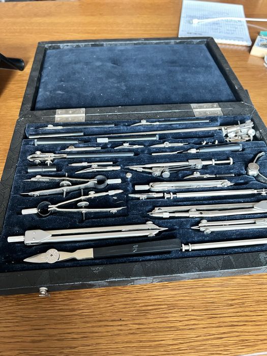 Набор чертёжных инструментов