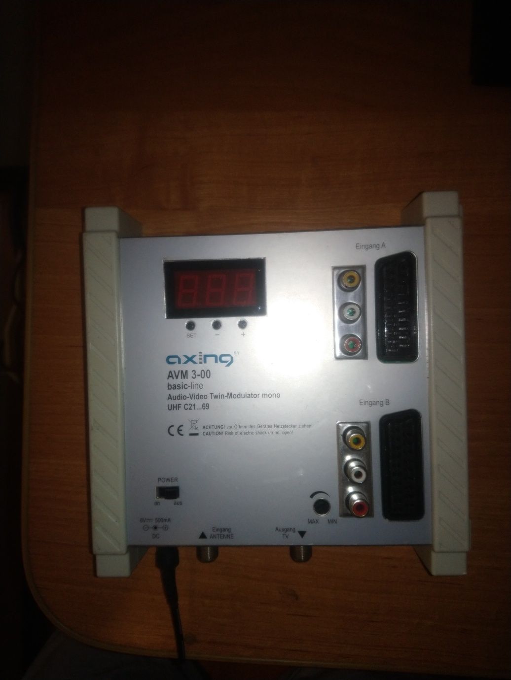 Modulator AV Axing AVM 3-00 TWIN, 470 - 862 MHz