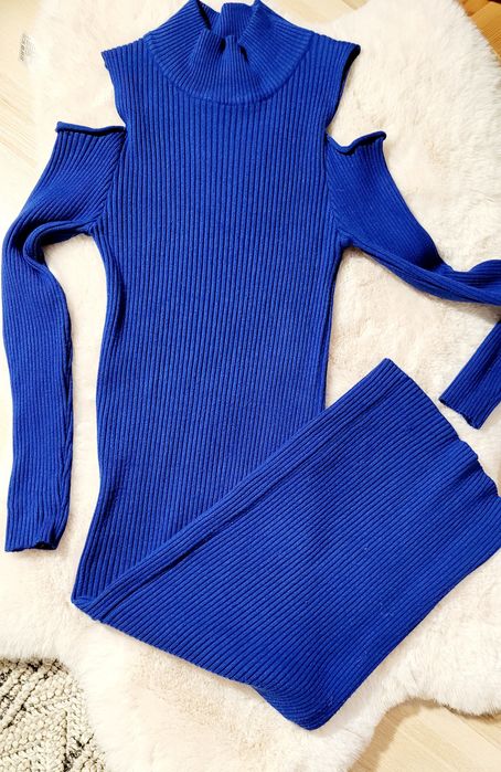 Elastyczna sukienka w kolorze chabrowym 
Rozmiar będzie dobry od s do