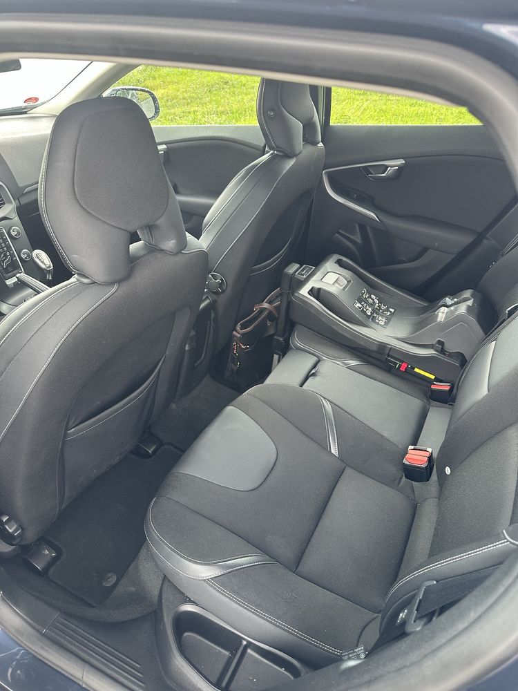 Volvo v40 2013r 150koni