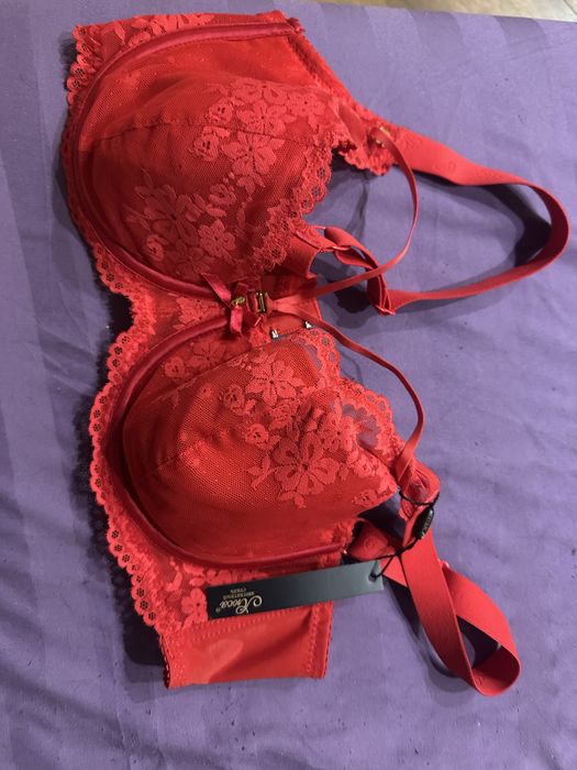 Бюстгальер 80Е по бирці (по факту 80D)