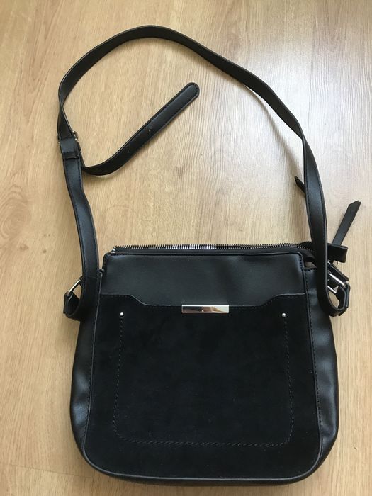 Czarna torebka na ramię