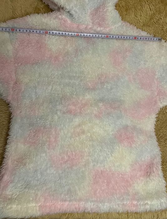 Puszysta bluza szlafrok snuddie na 116 - 122 cm.