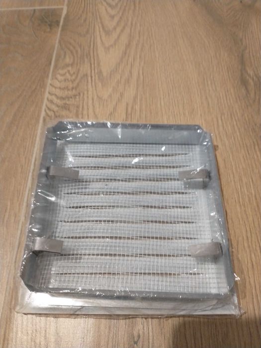 Kratka wentylacyjna metalowa biała 14x14cm nowa