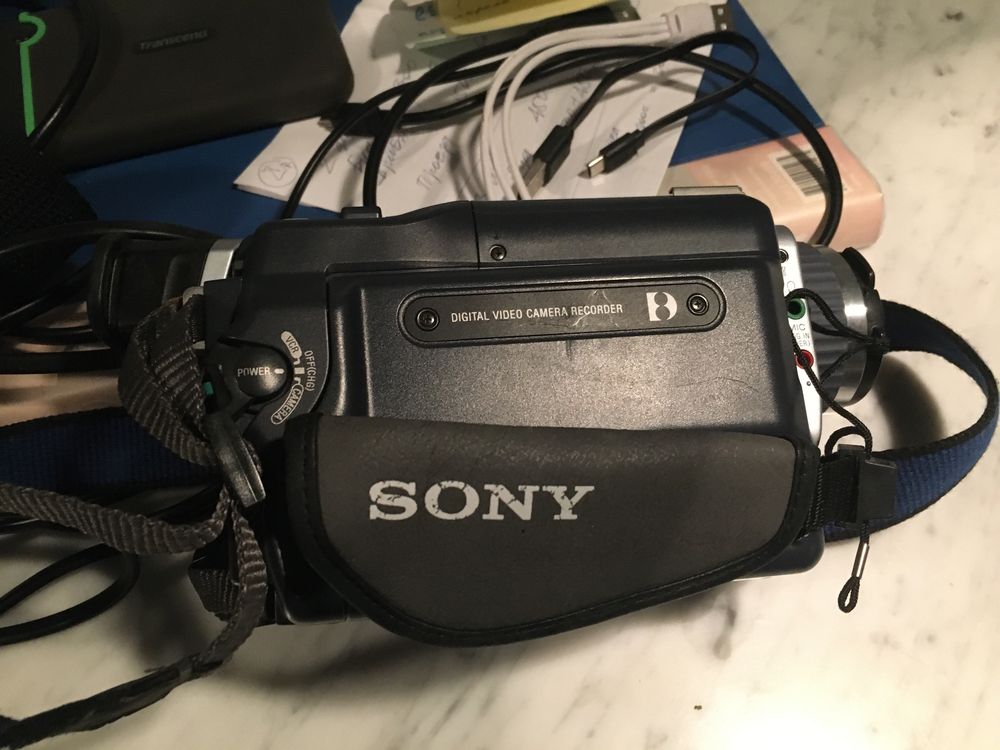Видеокамера цифровая Sony