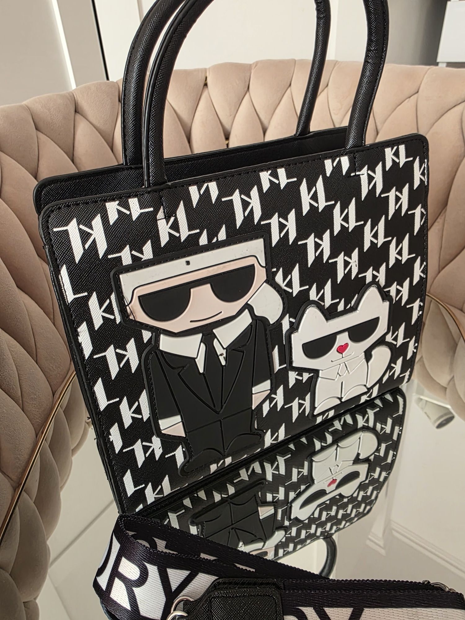 Karl LAGERFELD  Torebka damska  biało czarna na pasku na ramie