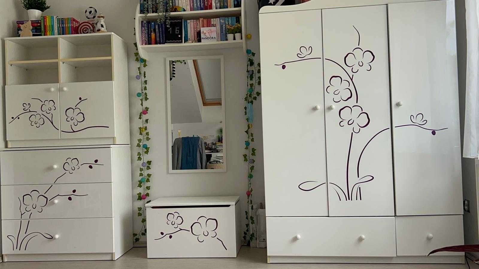 Komplet mebli dziecięcych Meblik Orchidea - 5 elementów