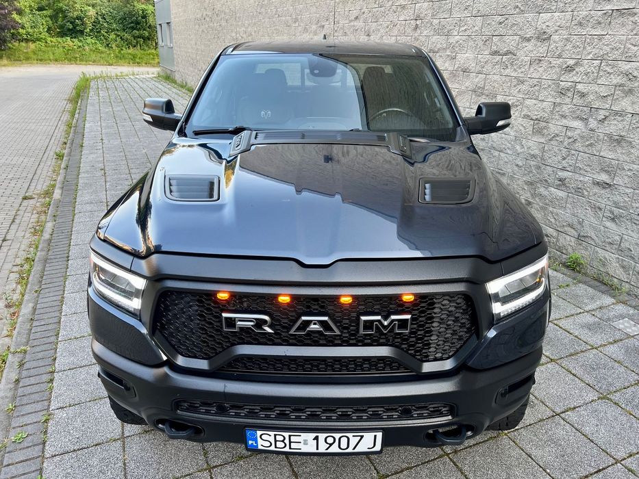 RAM 1500 V 5.7 HEMI po modyfikacjach, niski przebieg.