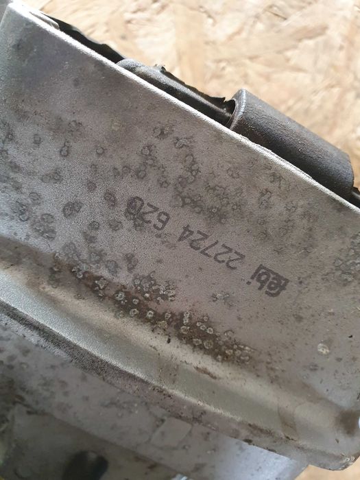 Poduszka łapa skrzyni silnika Vw Golf 5 V 1.9 tdi 04 r BRU GQQ komplet
