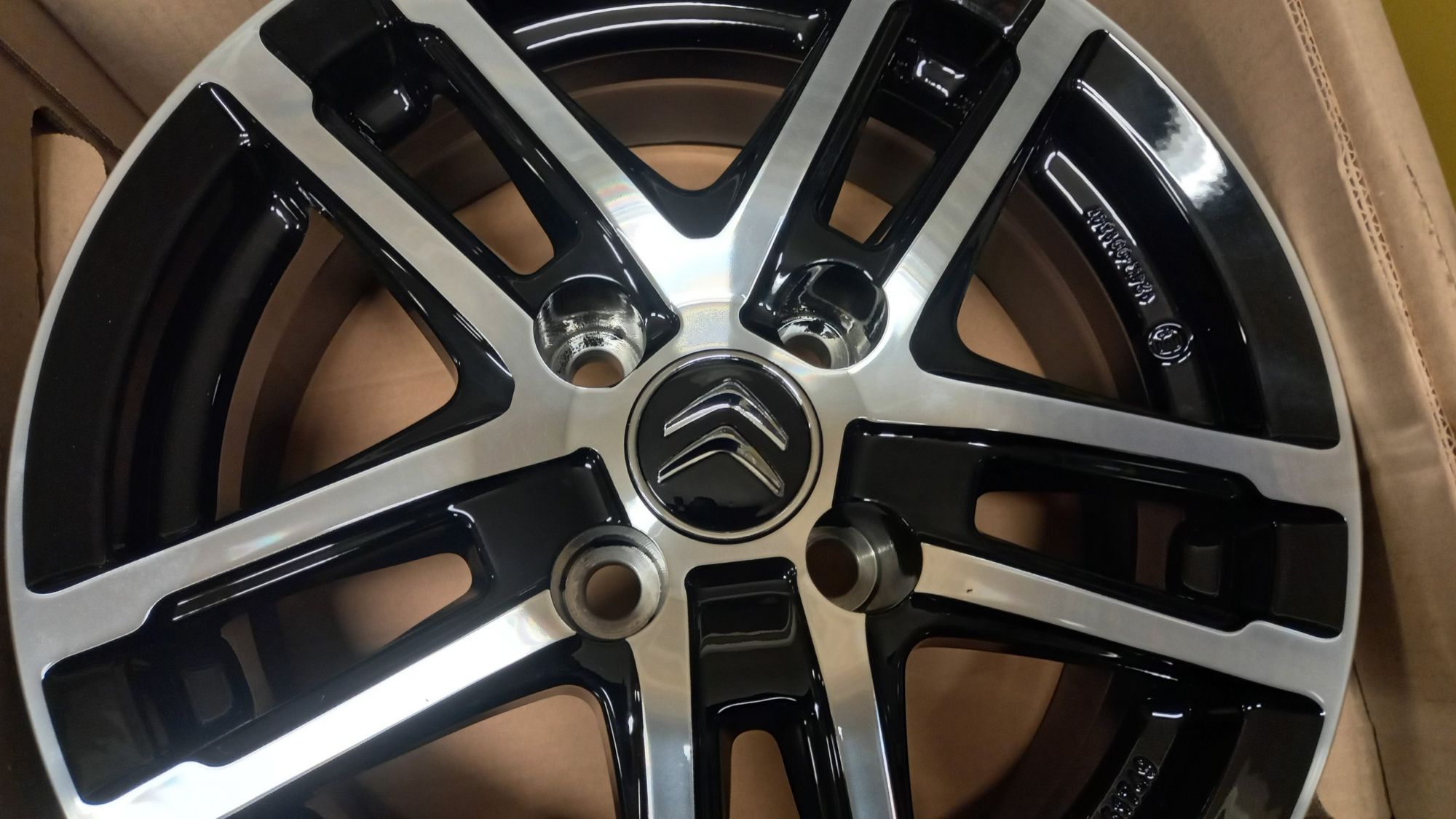 Nowe Felgi Dezent 15" ET 23 6J 4x108 Citroen Peugeot 4 sztuki