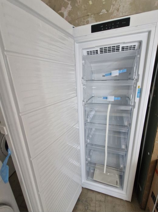 Arca congeladora  vertical indesit no frost