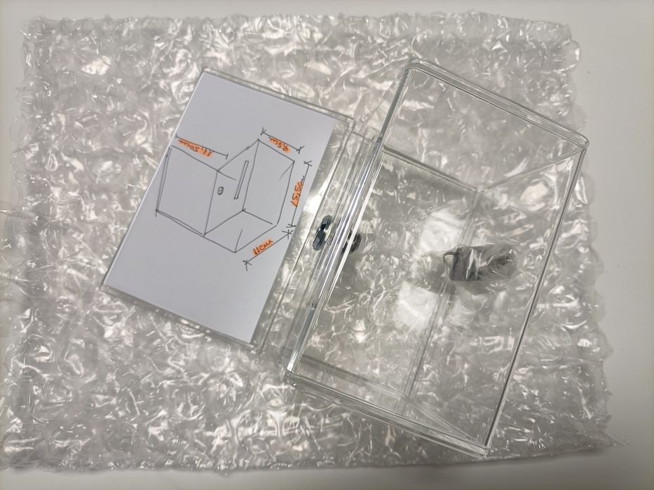 Caixas em acrílico novas. Caixas de sugestões, donativos.