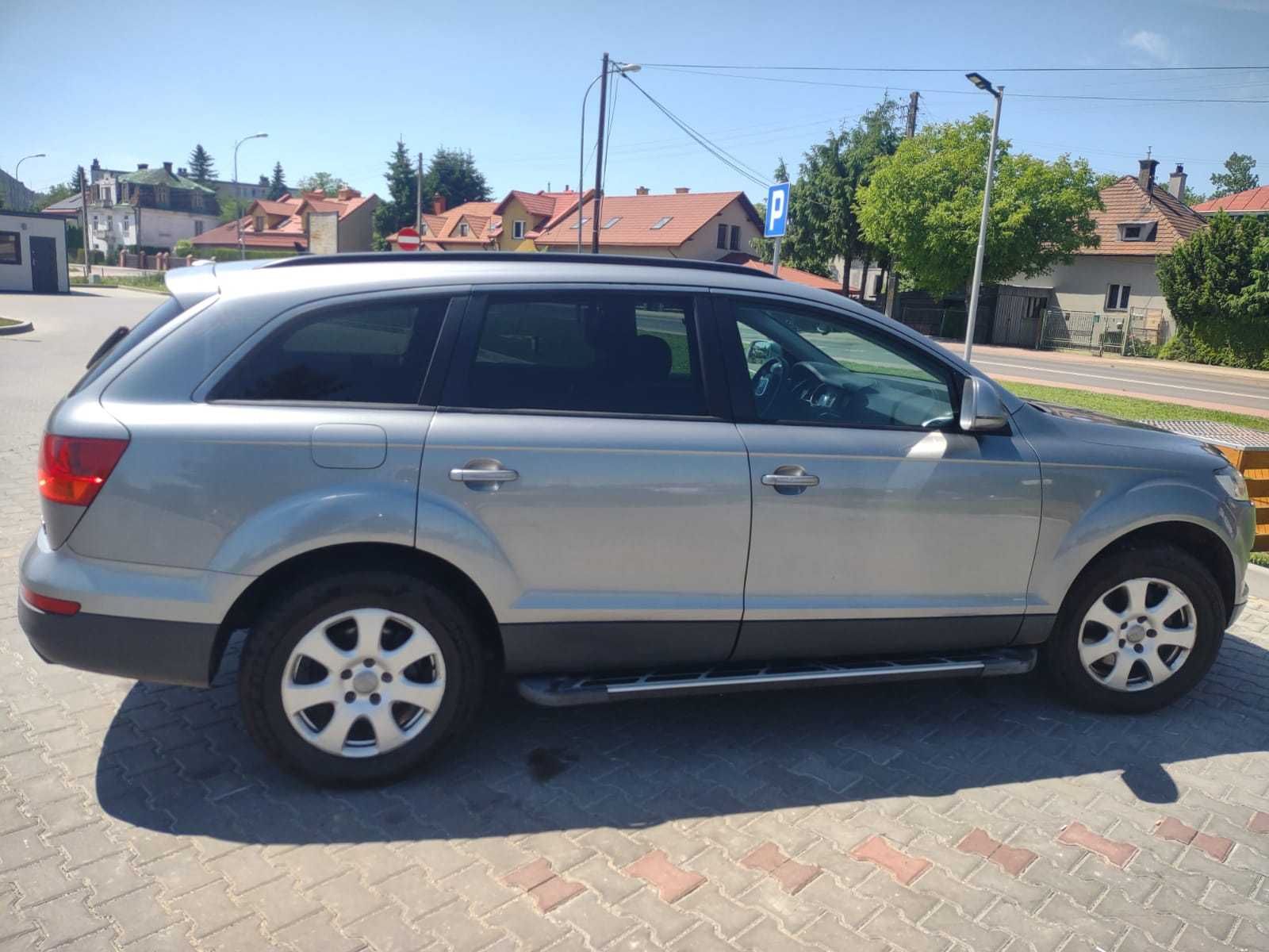 Audi Q7 siedmioosobowe