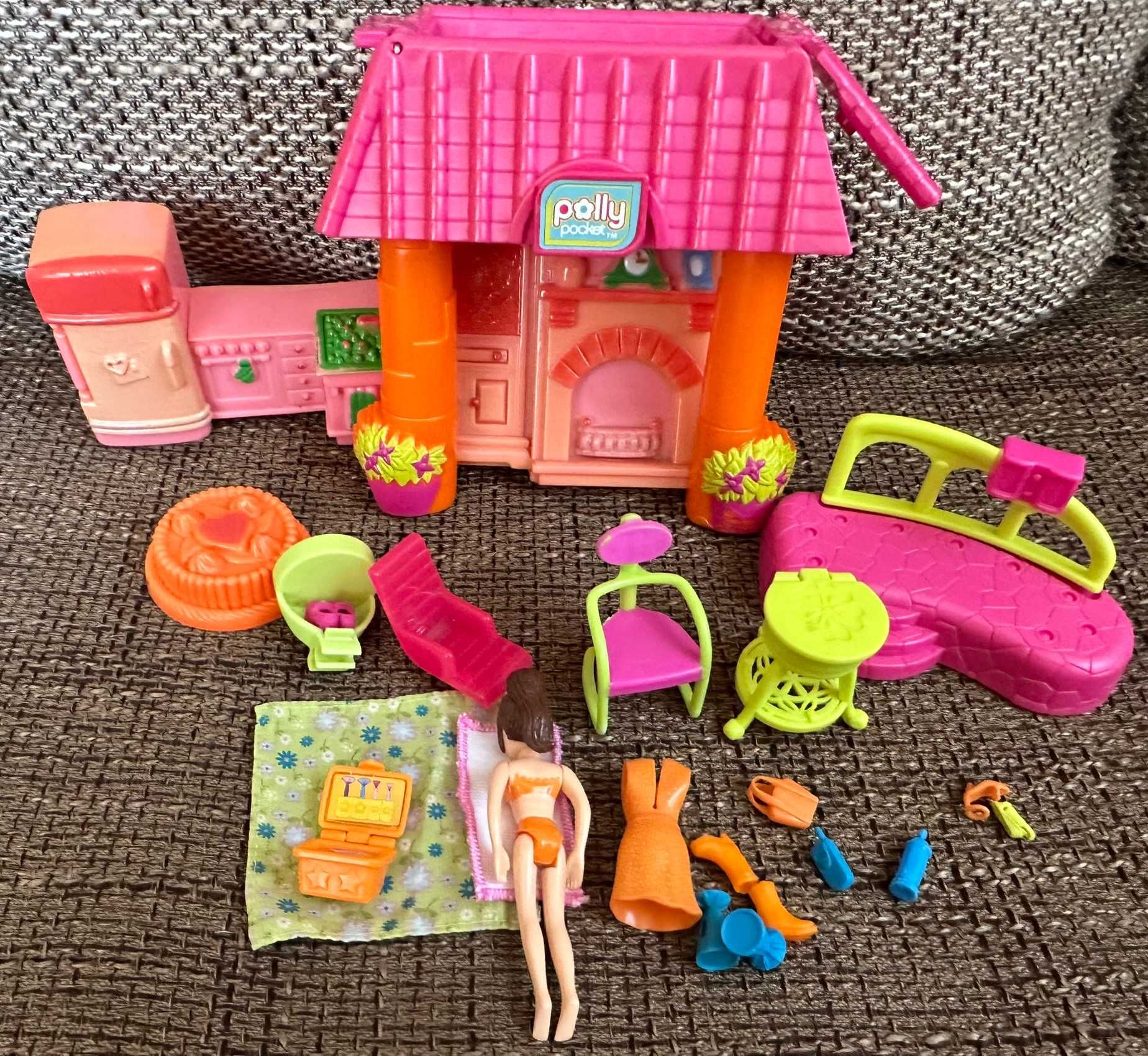 Zestaw Polly Pocket laleczka Lila "Make-up Dolls" 2005 + basen,dodatki