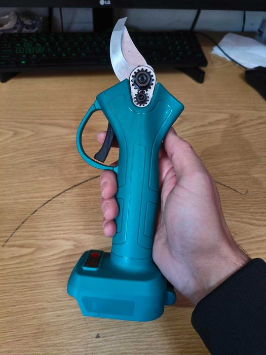 Tesoura Poda Ferramenta Elétrica | DUAS BATERIAS | NOVA