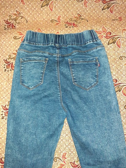 Джинсы    р.  25