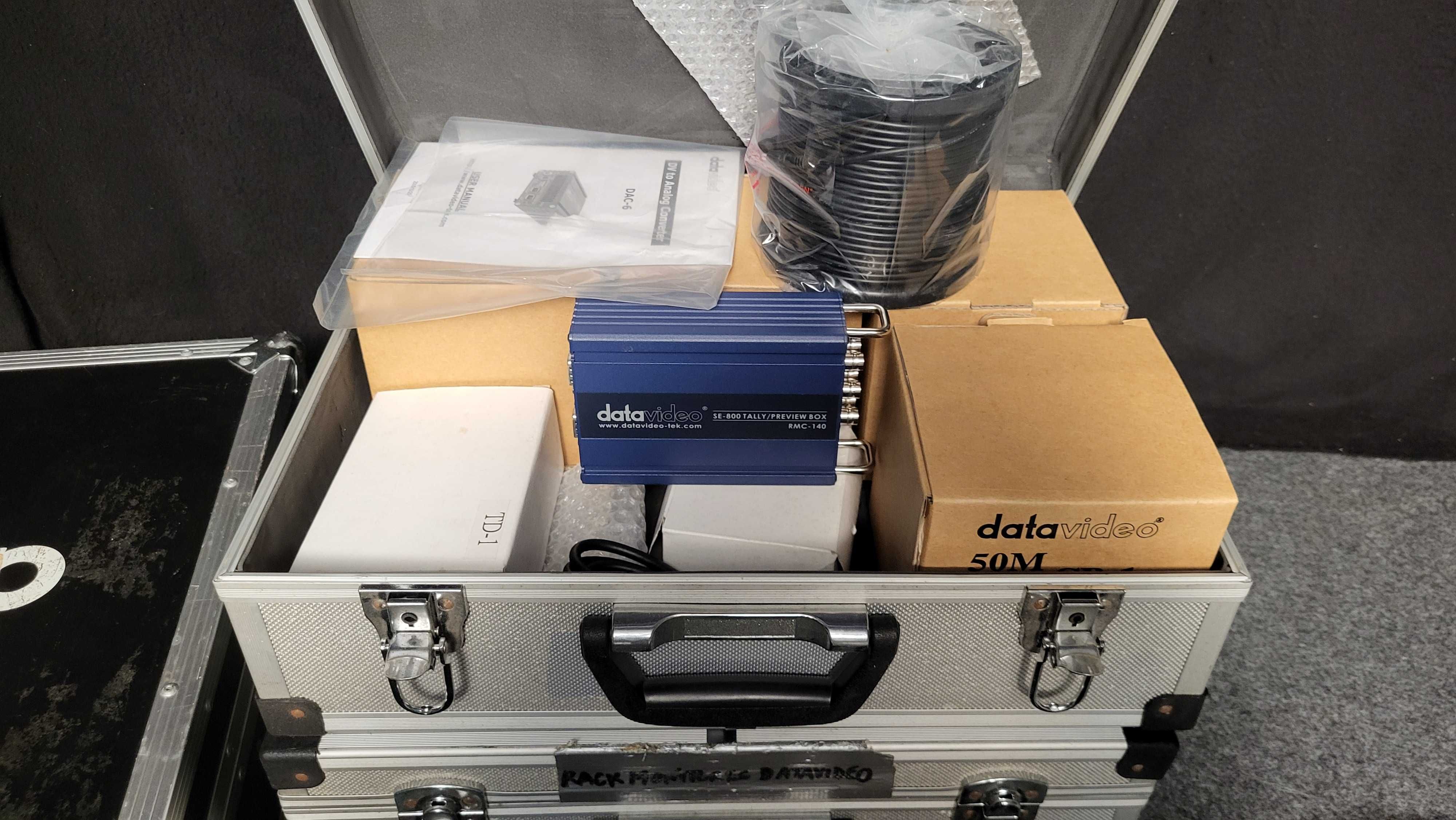 Mesa Mistura Vídeo SD Datavideo SE-800 DV c/ rack 4 monitores
