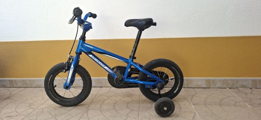 Bicicleta de aprendizagem com pedais e rodinhas Specialized 3 a 6 anos