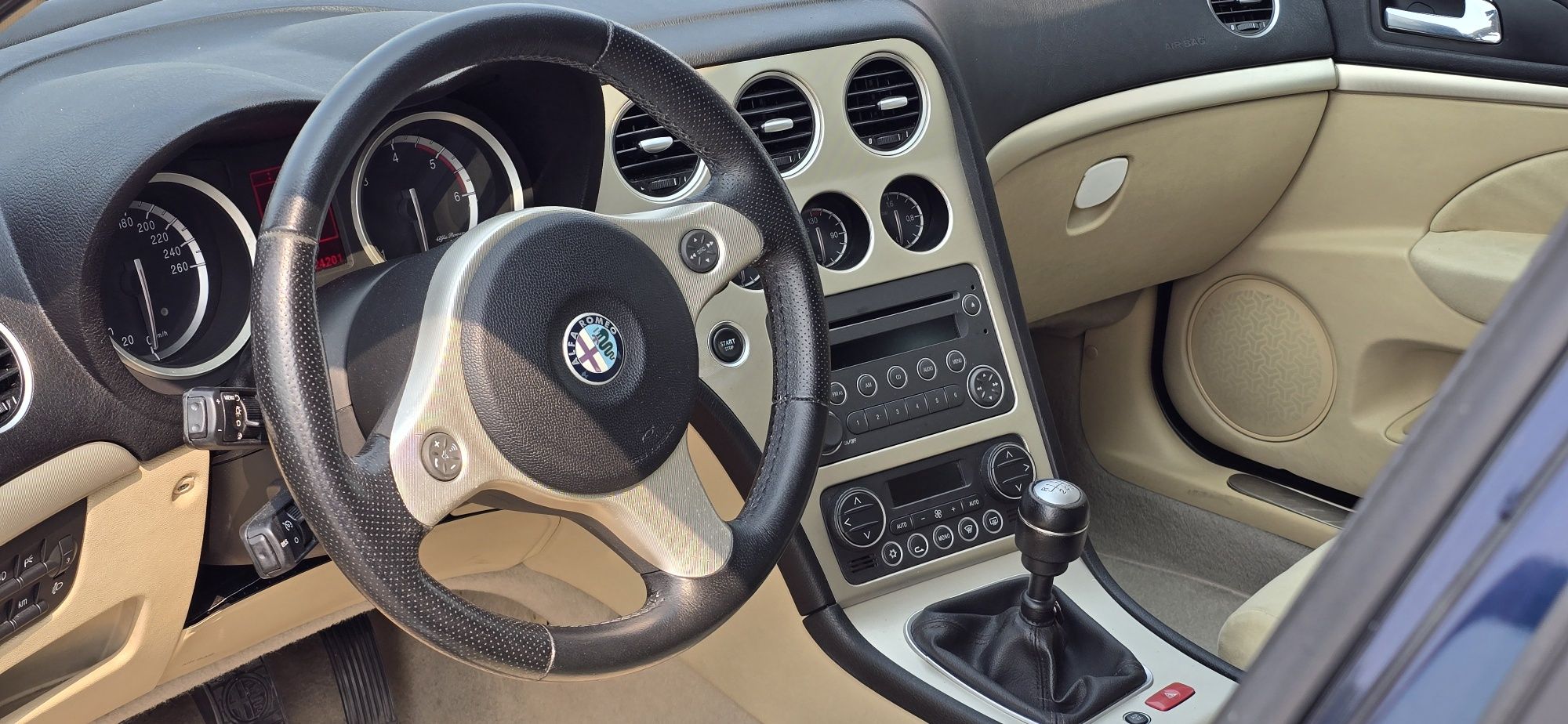 Alfa romeu 159 jtd 1.9 120 mil kms 
1
-