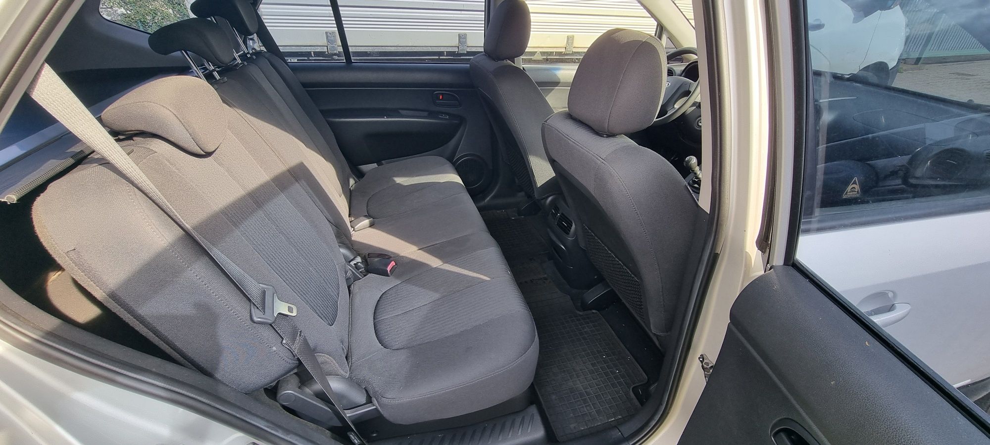 Kia carens 2,0d uszkodzony silnik