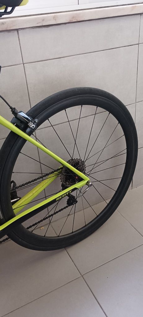 Bicicleta de estrada Scott adict rc