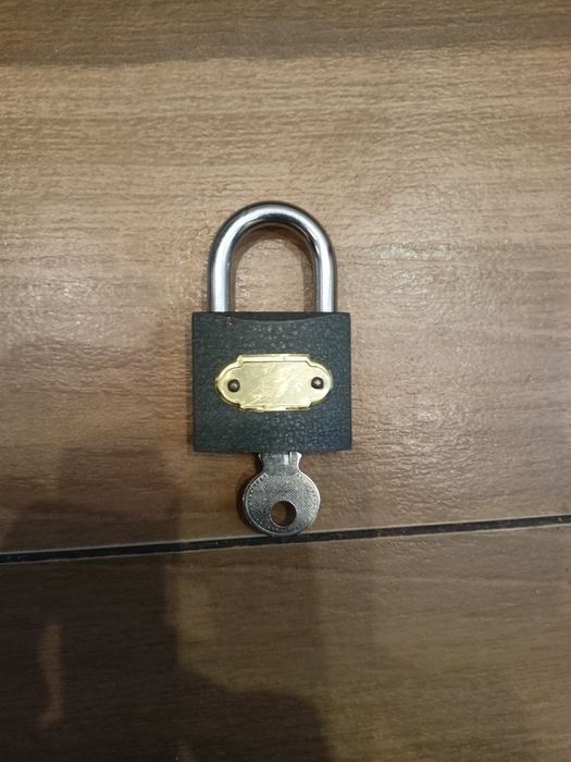 Kłódka żeliwna sprawna