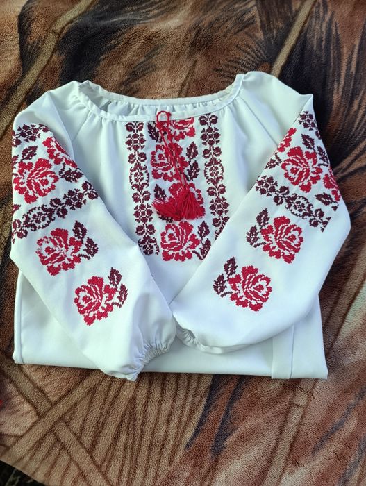 Вишита сорочка на дівчинку