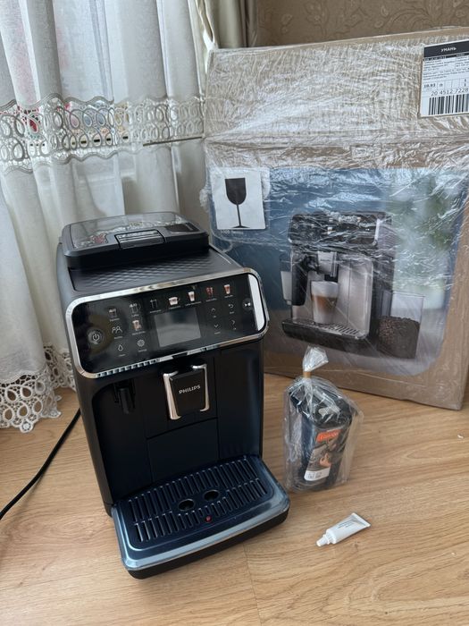 Кавомашина PHILIPS Series 5500 LatteGo