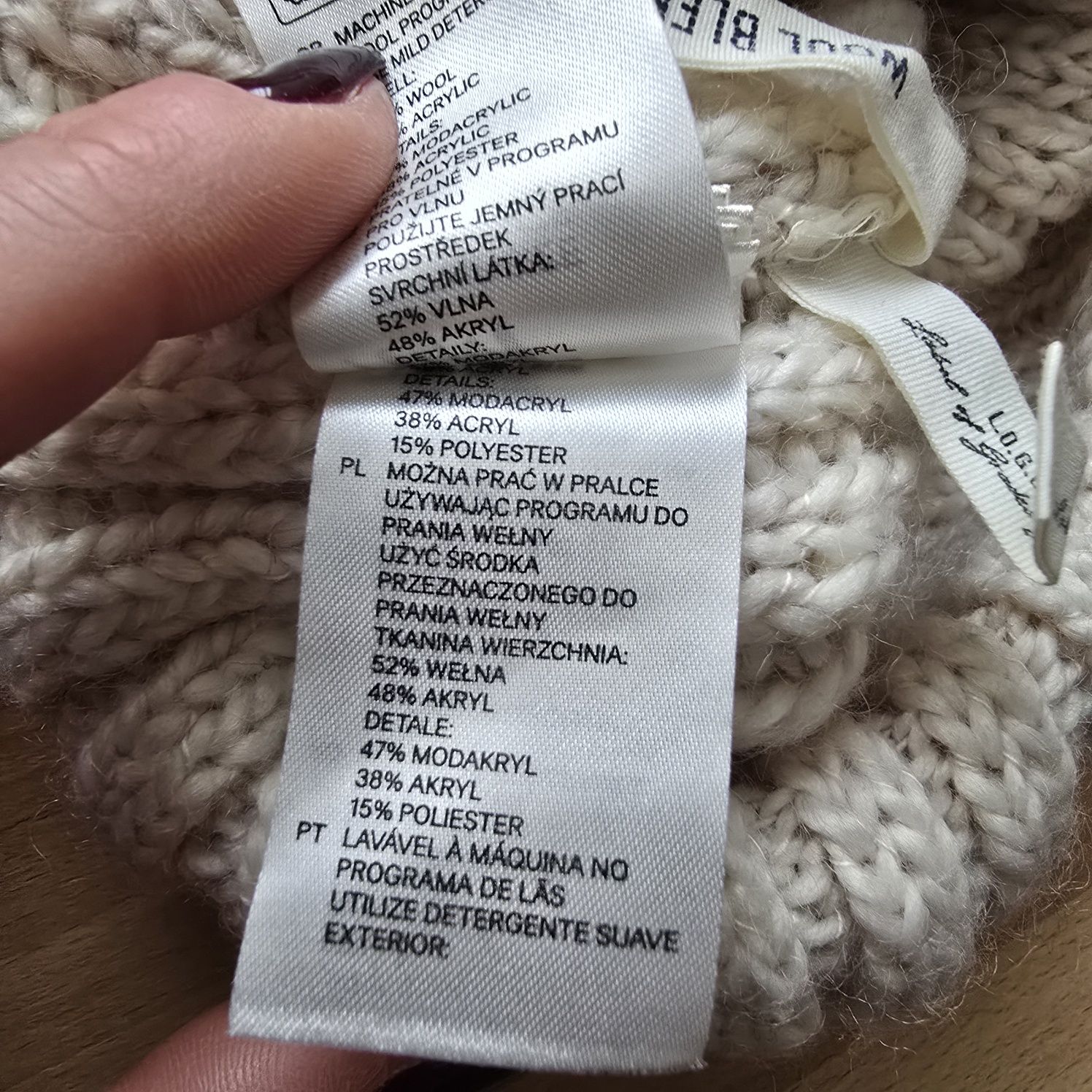 Czapka z bąblem HM wełna beżowa wool nude