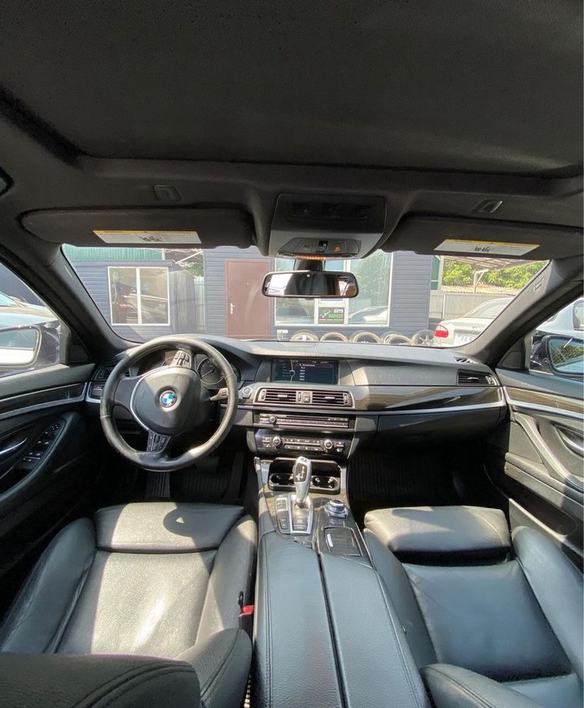 BMW 528i 2011 року