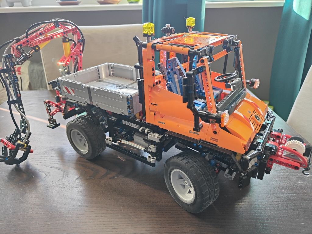 LEGO unimog 81110