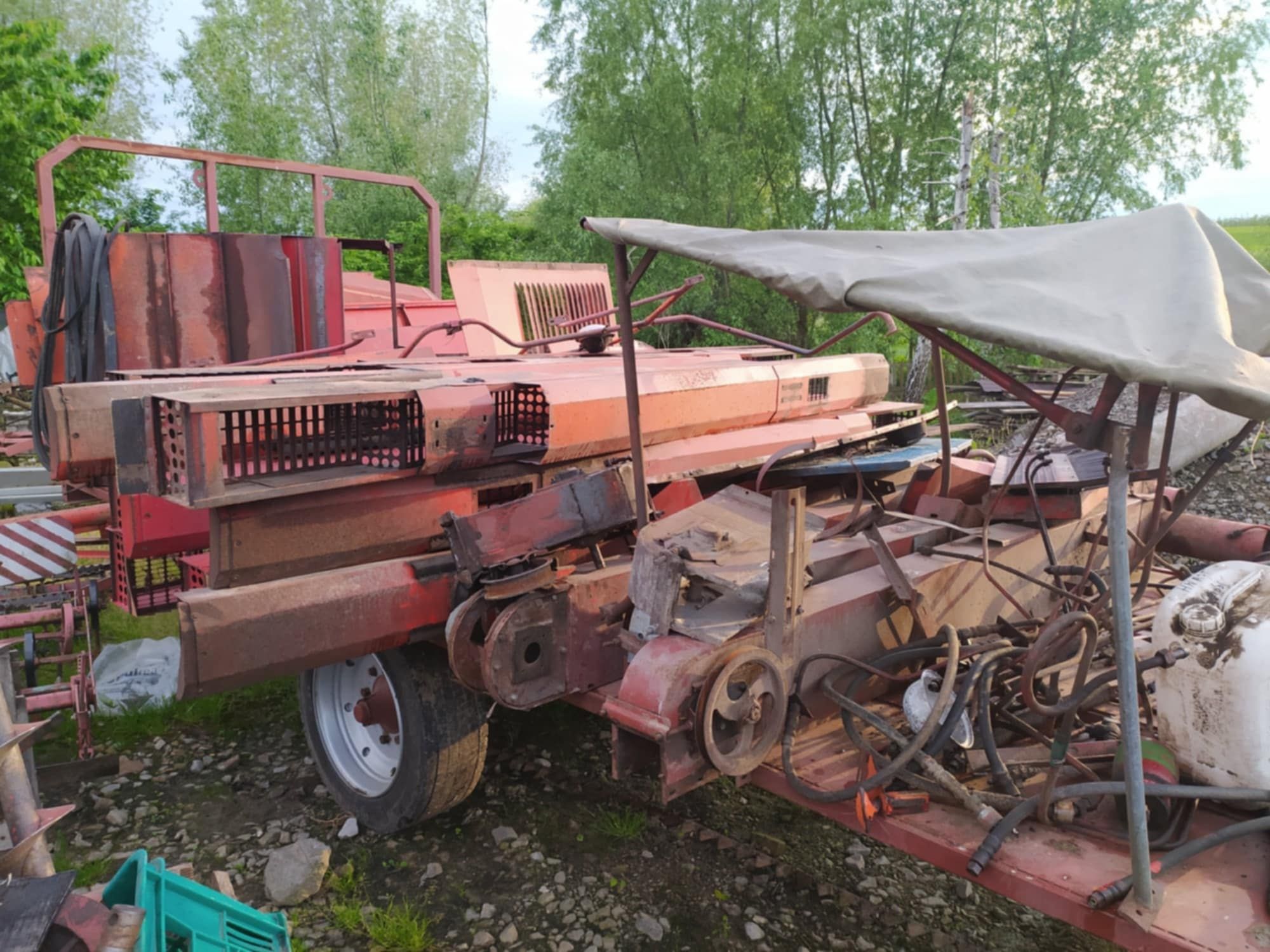 Sprzedam wszystkie części kombajn Bizon zbożowy Zo56