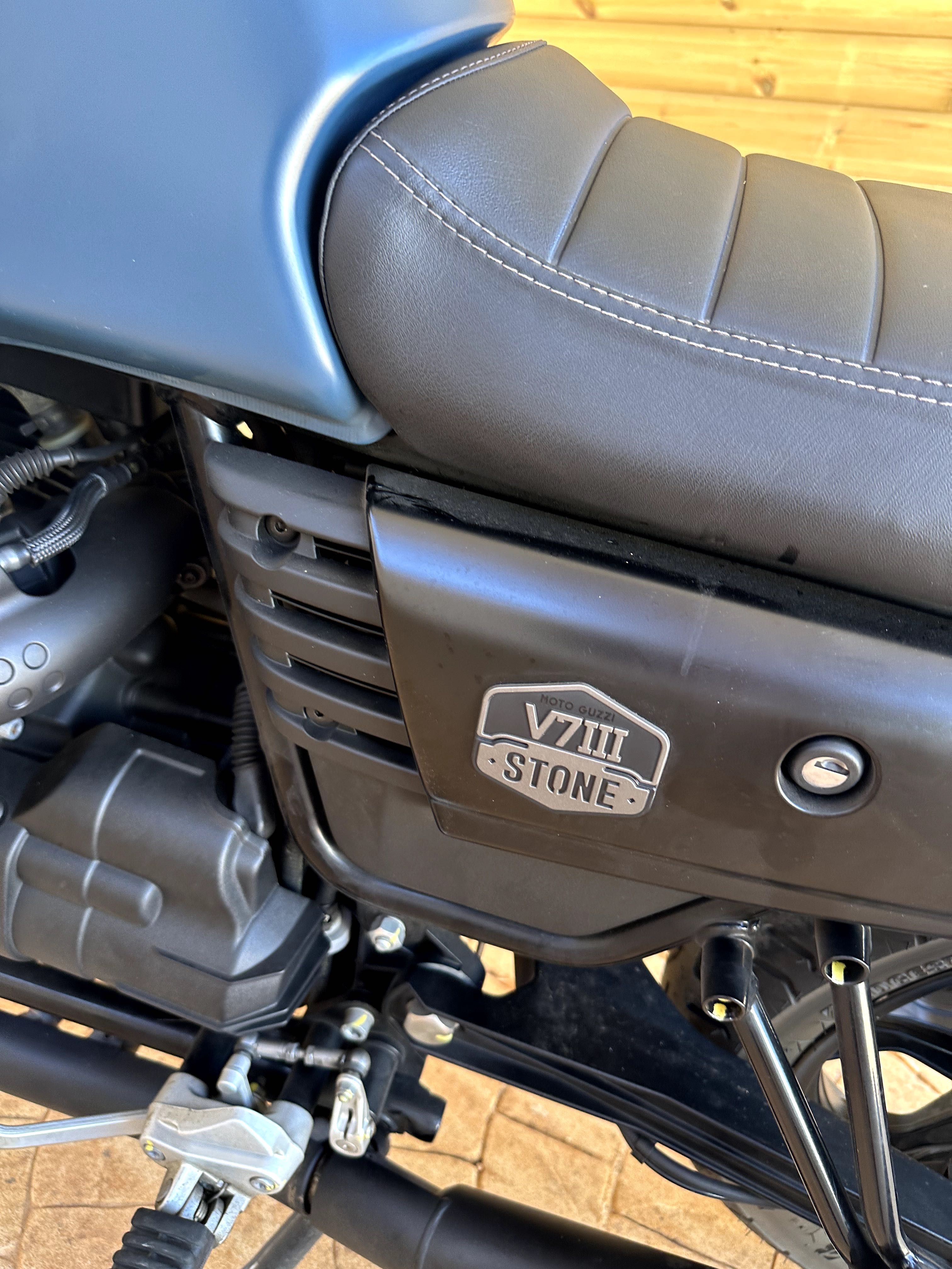 Moto Guzzi V7 III Stone 2021