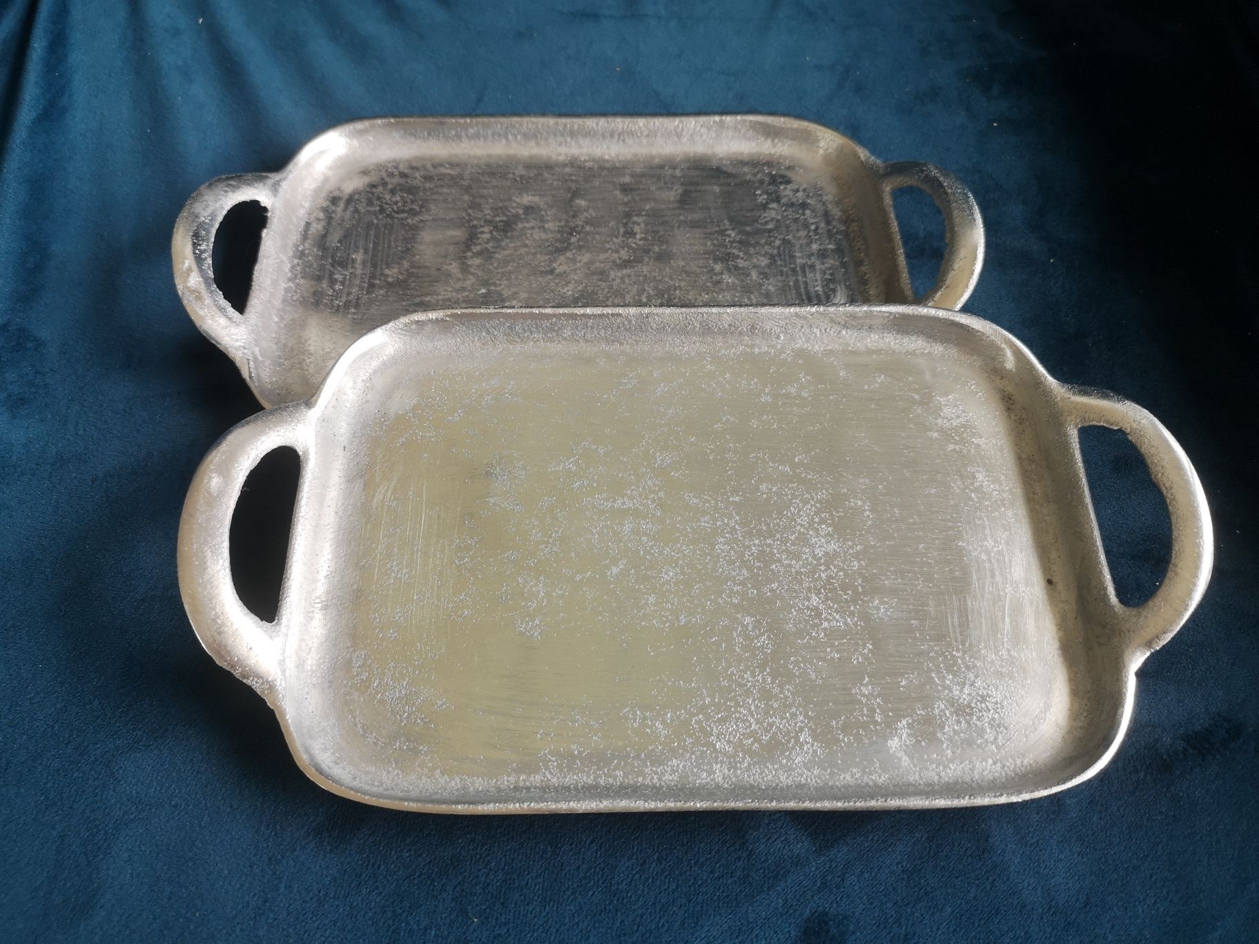 Zestaw 2 metalowych tacek