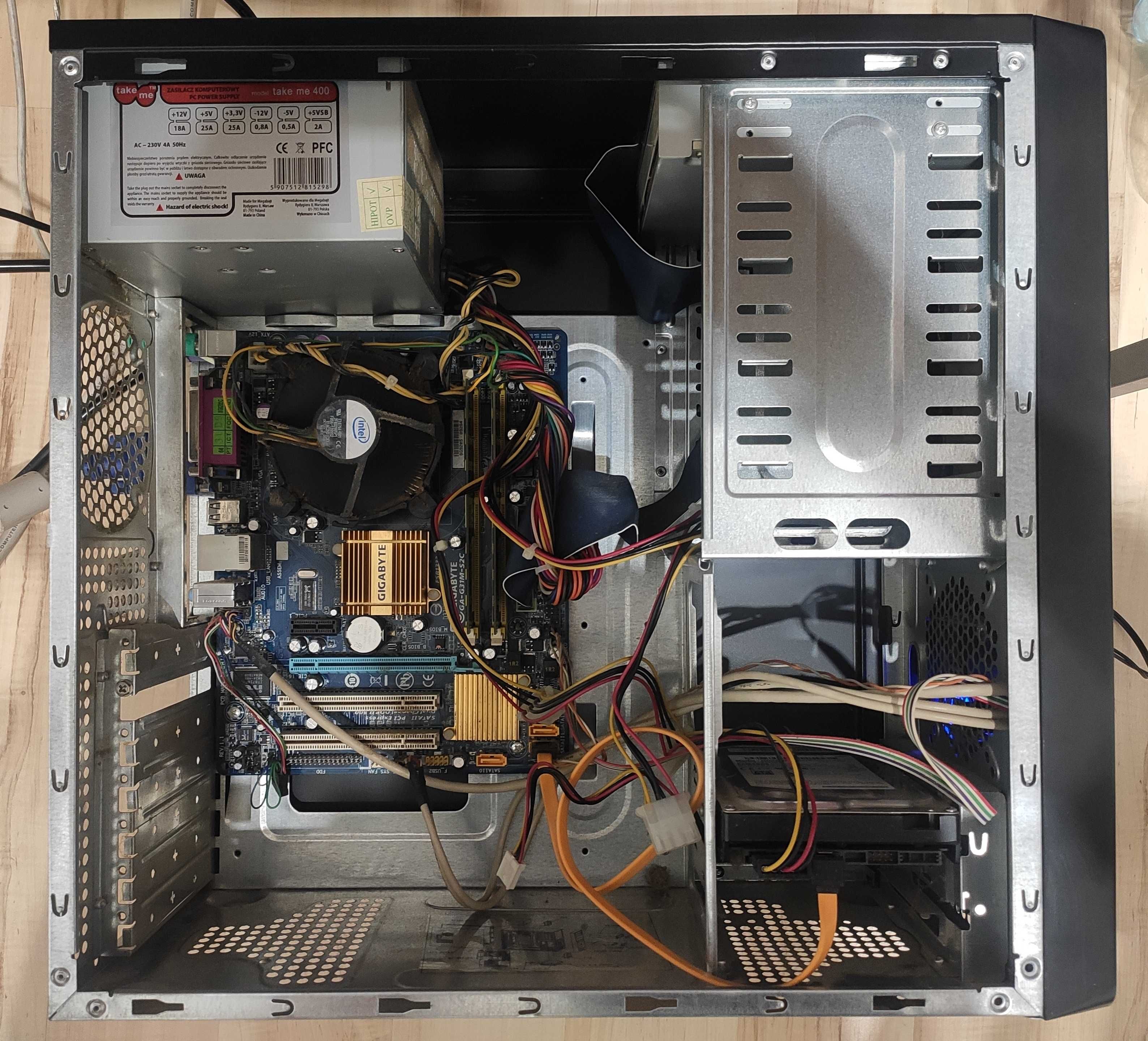 stary PC pentium E 5200  z monitorem CRT 15 cali na chodzie