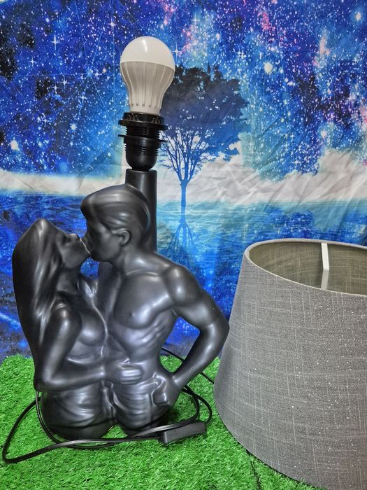 Piękna lampa porcelanowa.