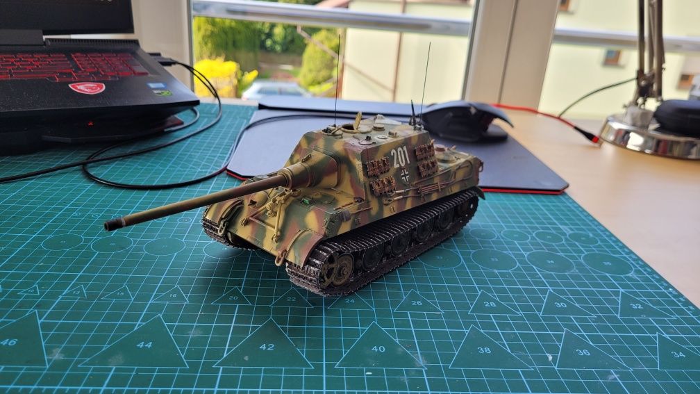 Jagdtiger Takom 1:35 trumpeter aber