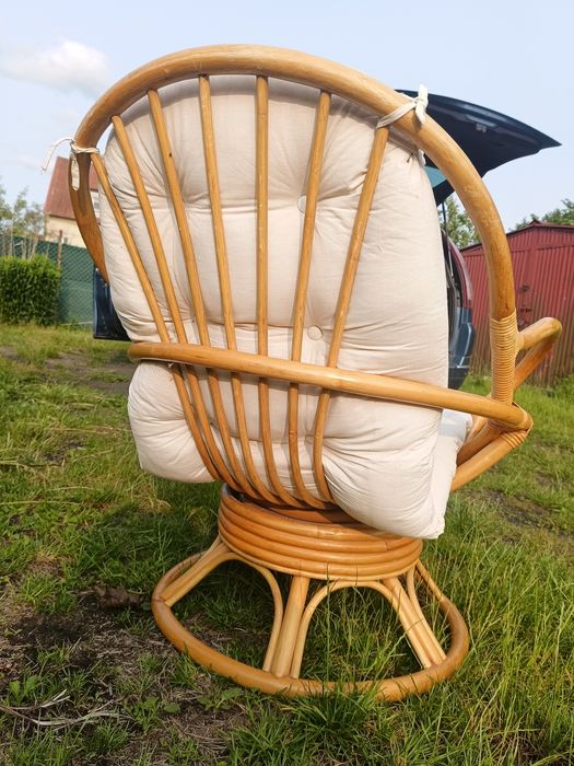 Fotel rattanowy obrotowy