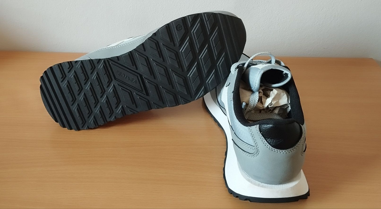 Buty męskie sportowe. Nowe. r.41