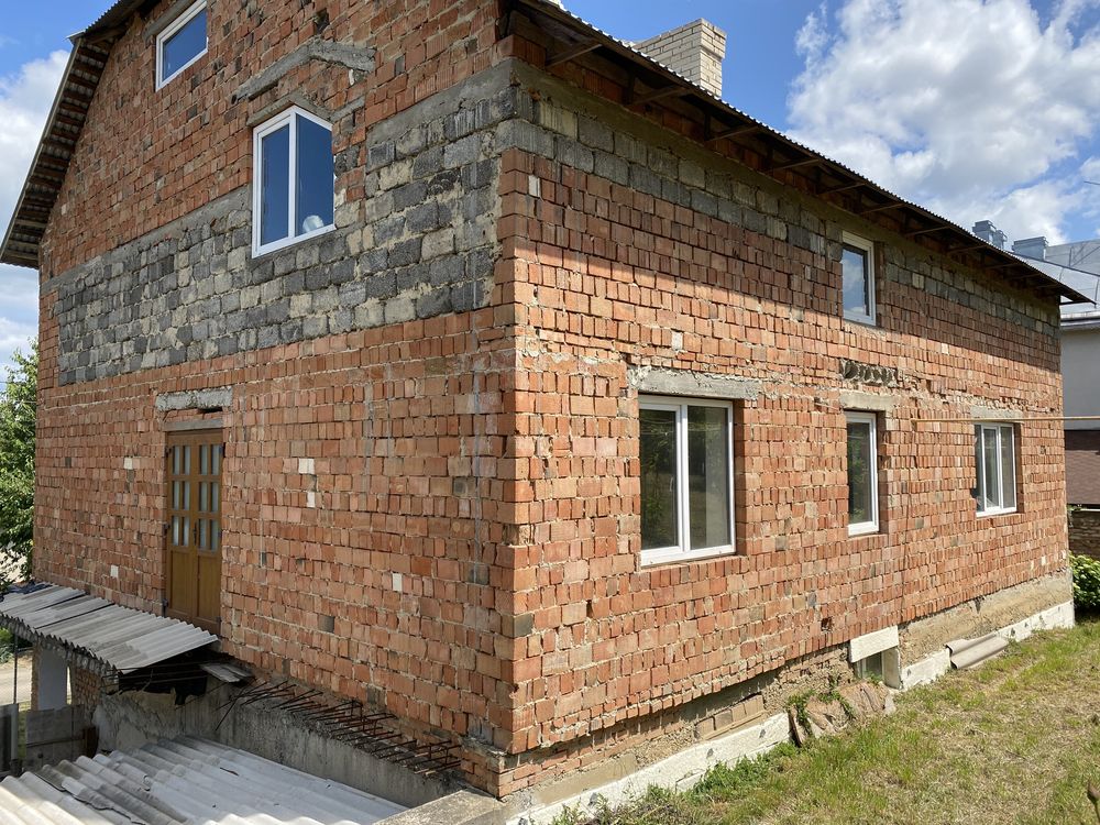 Будинок в Чернівцях в затишному місці біля вул. Руської