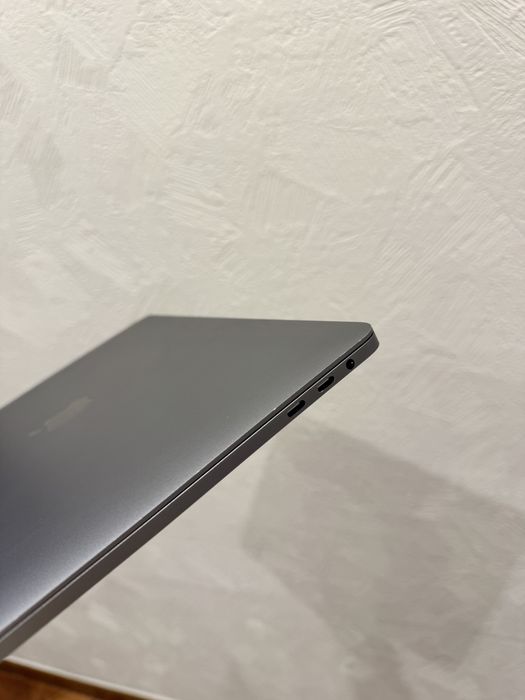Продам Macbook Pro 16/256 как новый