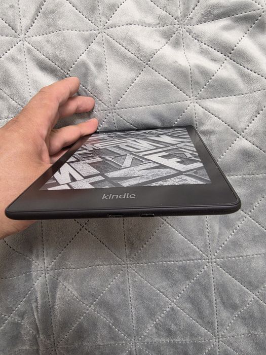 Електронна книга Kindle Paperwhite 11th Gen